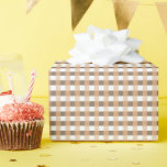 Rustik Mysig Neutral Brun Gingham Presentpapper<br><div class="desc">Slå in dina presenter i klassisk, mysig stil med detta neutrala bruna rutiga inslagspapper. Det tidlösa rutmönstret i inbjudande nyanser av tan, brunt och vitt skapar en varm, sofistikerad look för alla presenter. Det är perfekt för höstfödelsedagar, högtidspresenter och rustika bröllops- eller baby shower-presenter. Detta mångsidiga inslagspapper är idealiskt för...</div>