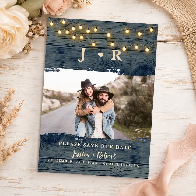 Rustik Navy Ladanträ Monogram Foto Spara Datum Inbjudningar (Rustic Navy Barn Wood Monogram Photo Save the Date Card)