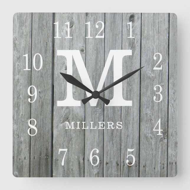 Rustik Personlig Grått Wood Farmhouse Monogram Fyrkantig Klocka (Framsida)