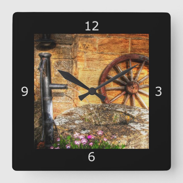 Rustik-pump, brunn och karthjulscen fyrkantig klocka (Framsida)