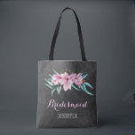 Rustik rosa-blommor, bröllop-bridesmaid tygkasse<br><div class="desc">Rustic elegant vår eller bröllop snyggt bridesmaid/maid of honor/blomma till väskan på mörk grått-kalkboard med vacker rosa vattenfärgsbuketter av magnolias bouquets med mint grönt eucalyptus foliage. Anpassa den med namn på framsidan och med brudgummens och brudgummens namn och bröllop på baksidan. Du kan anpassa det genom att ändra typsnitt och...</div>