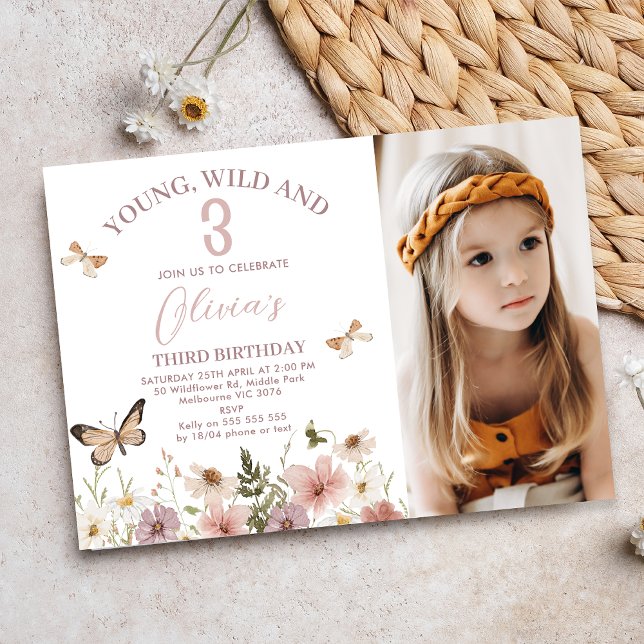 Rustik Rosa Foto Vildblommor 3-års Födelsedag Inbjudningar (Young, wild and three themed 3rd Birthday invitation, Wildflowers 3rd Birthday Invitation Template)