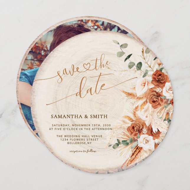 Rustik Runt träklipp Klipp ut spannmål Spara datum Inbjudningar (Fram/baksida)