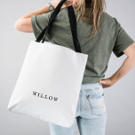 Rustik Script Monogrammed Bridesmaid Tote Bag Tygkasse<br><div class="desc">Det här roliga manuset med monogrammerad brud till väskan är perfektens gåva till henne. Den enkla och moderna svarta och vita designen har en unik liten, handskriven kalligrafiskrift med en contemporary minimalistisk boho stil. Anpassade i alla färg. Behålla designen minimal och förenklad, eller anpassa den genom att lägga till egna...</div>