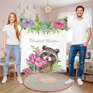 Rustik Skogslandsklipp med Söt Blommig Tvättbjörn Fleecefilt