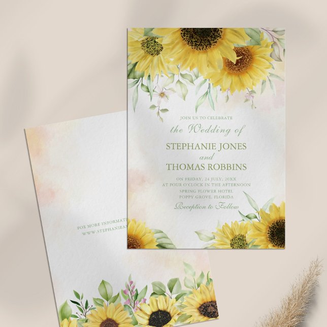 Rustik Solros Glädje Bröllopsinbjudan Inbjudningar (Rustic Sunflower Delight Wedding Invitation on a table.)