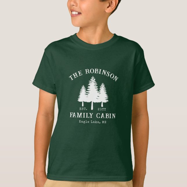 Rustik Stuga Familjenamn Land Tallar T Shirt (Framsida)