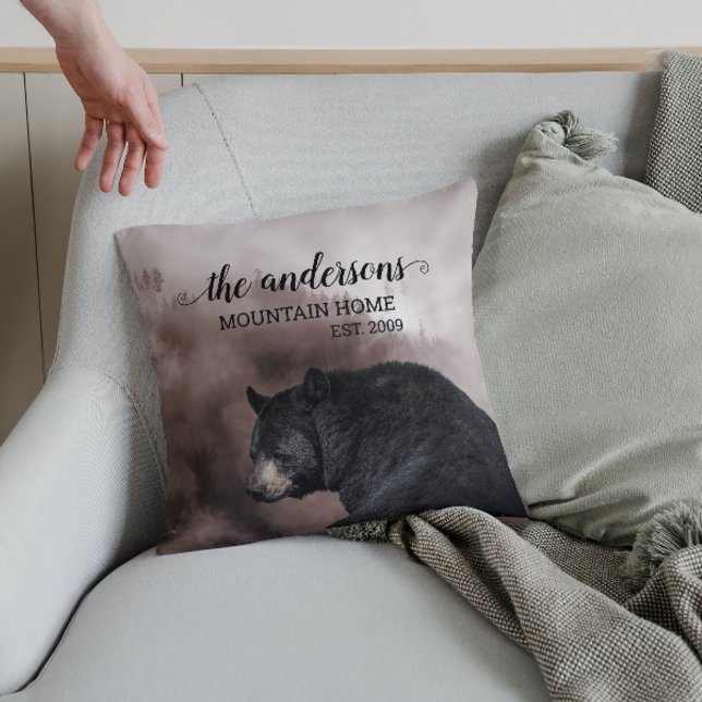Rustik svart björn skogsstuga inredning monogram  kudde (Skapare uppladdad)