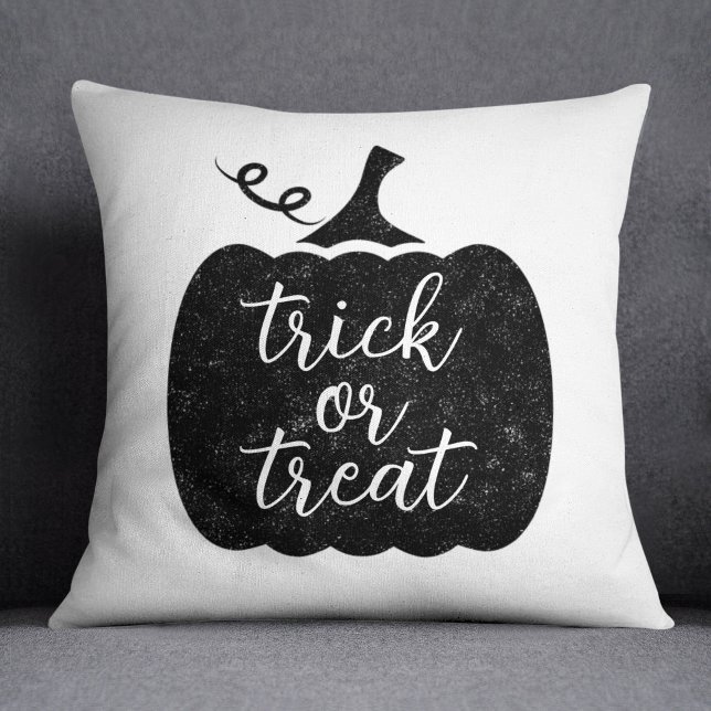 Rustik svart pumpa trick or treat-skrift kudde (Skapare uppladdad)