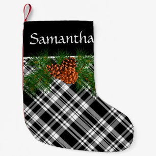 Rustik svartvit plaid med gräs cone liten julstrumpa