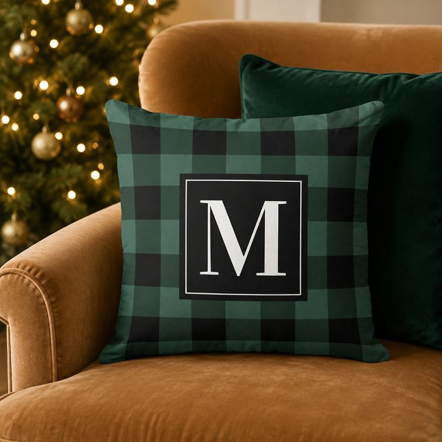Rustik tallgrön svart buffelkaroad monogram kudde (Skapare uppladdad)