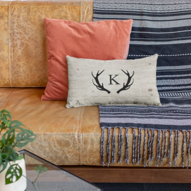 Rustik Trä Monogram med Kronhjortshorn Logo Lumbarkudde (Skapare uppladdad)