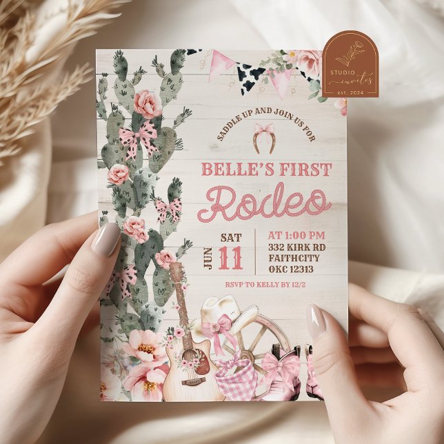 Rustik Trä Rosa Flicka Första Rodeo Inbjudningar (Skapare uppladdad)