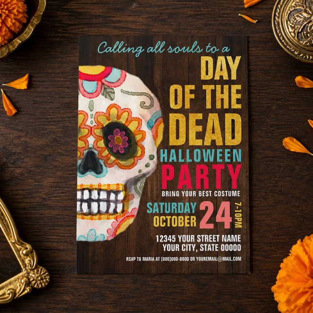 Rustik Trä Socker Skalle Dag Av De Döda Halloween  Inbjudningar (Call all souls to a colorful Day of the Dead Halloween party with this rustic sugar skull invite.)