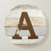 Rustik träkudde med bokstavskudde