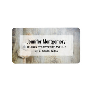 Rustik trävägg med innertak adressetikett