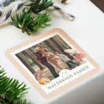 Rustik Watercolor Woodsy Mushroom Photo Frimärke Fyrkantigt Klistermärke<br><div class="desc">Bläddra stollig under säsongen med vårt förtjusande fotodekal av trävirke och svampar! Det är perfekten att skicka lite konstnärlig magi till dina kära i julhelgen. Vår vismatiska och charmerande design sprider sig med våra handmålade vattenfärgade svampar, vintergröna och bär. Sprid glädje och omfamna naturens skönhet med vår vattenfärgade fotodekal av...</div>