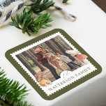 Rustik Watercolor Woodsy Mushroom Photo Frimärke Fyrkantigt Klistermärke<br><div class="desc">Bläddra stollig under säsongen med vårt förtjusande fotodekal av trävirke och svampar! Det är perfekten att skicka lite konstnärlig magi till dina kära i julhelgen. Vår vismatiska och charmerande design sprider sig med våra handmålade vattenfärgade svampar, vintergröna och bär. Sprid glädje och omfamna naturens skönhet med vår vattenfärgade fotodekal av...</div>