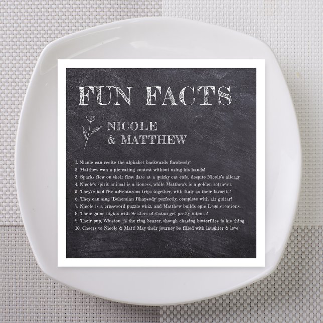 Rustika Bröllopsservetter med Roliga Fakta på Svar Pappersservett (Rustic Chalkboard Fun Facts Personalized Wedding Napkins)