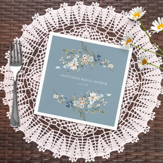 Rustika dammiga blå vilda blommor och tusenskönor  pappersservett (Skapare uppladdad)