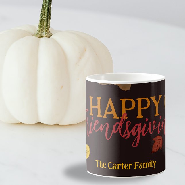 Rustika höstblad glada Friendsgiving-värd Kaffemugg (Skapare uppladdad)