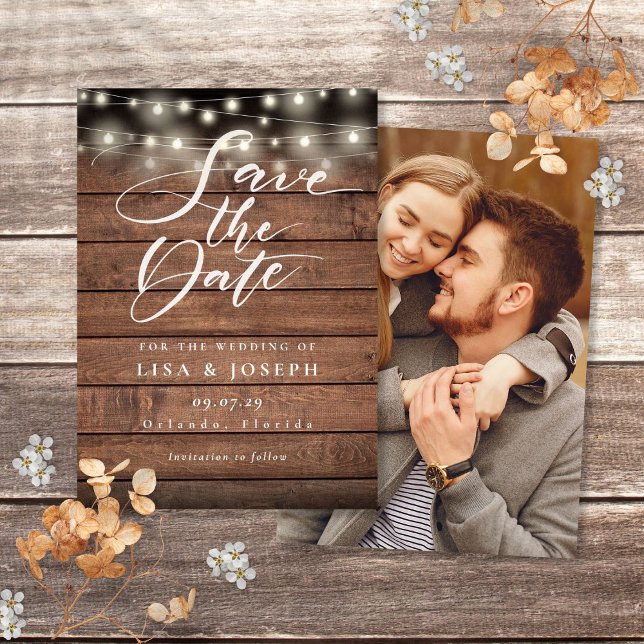 Rustika Ljuskedjor Foto Bröllop Spara Datumet (Rustic Wood String Lights Photo Wedding Save The Date)