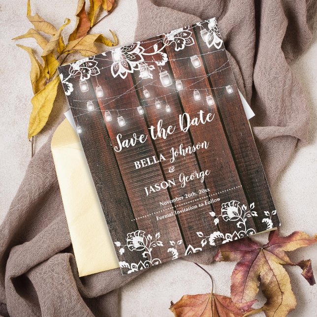 Rustika Ljussträngar Spara Datum Bröllop Inbjudan Vykort (Rustic Wood String Lights Save the Date Invitation | Barn Wedding Lace Wood Save Our Date Card)