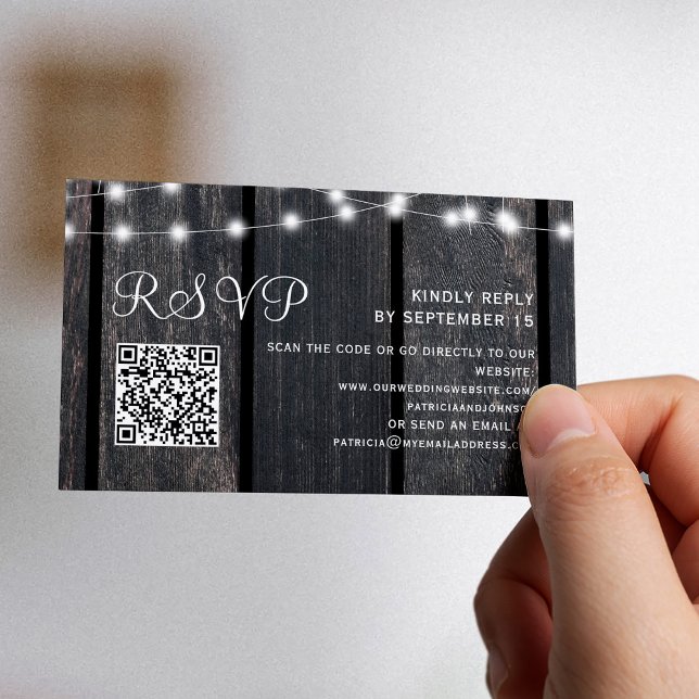 Rustika strängljus i trä från lada bröllop QR RSVP Tilläggskort (Skapare uppladdad)