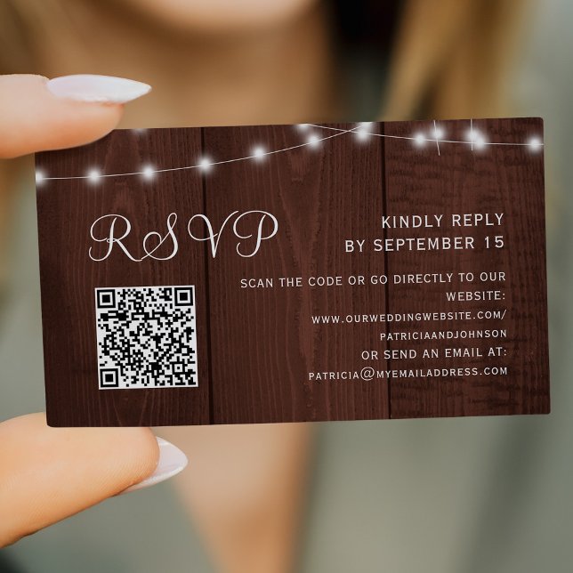 Rustika strängljus i trä från lada bröllop QR RSVP Tilläggskort (Skapare uppladdad)
