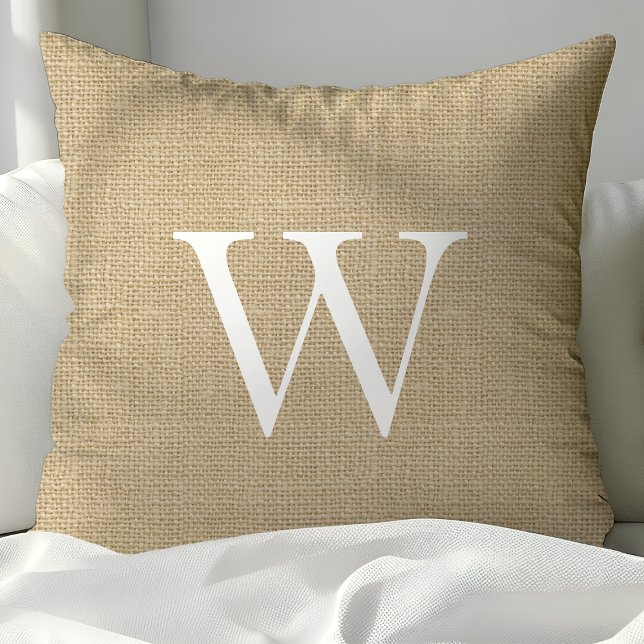 Rustika Tygs Monogram Kuddar i Tanfärgad Jute (Skapare uppladdad)