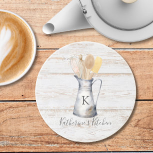 Rustika Utensilier för Köket med Elegant Monogram Underlägg