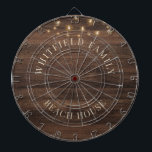 Rustikt Trä Personligt Familjestrandhus Darttavla<br><div class="desc">Skapa enkelt din egen personliga familjedarttavla med vår rustika tryckta trämönster med strängljusdesign. Perfekt för ditt semesterhus eller för semestern så att alla familjemedlemmar kan ha roligt med att kasta pilar</div>