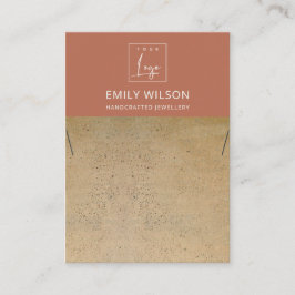 RUSTISK TERRACOTTA STRUKTUR LOGOTYP NECKLACE VISNI VISITKORT