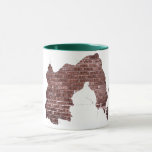 Rustiska keramiska murstenrilstensplaster mugg<br><div class="desc">Keramiska produkter med brickvägg och skalplåster Motif mugg har en unik och industriell utformning som skildrar en röd tegelvägg som delvis täcks av vitplåster med skal. Den här designen skapar en känsla som är både rustik och visuellt strukturerad. Realistisk design: Bilden av tegelväggen är mycket detaljerad, med varierande skuggor av...</div>