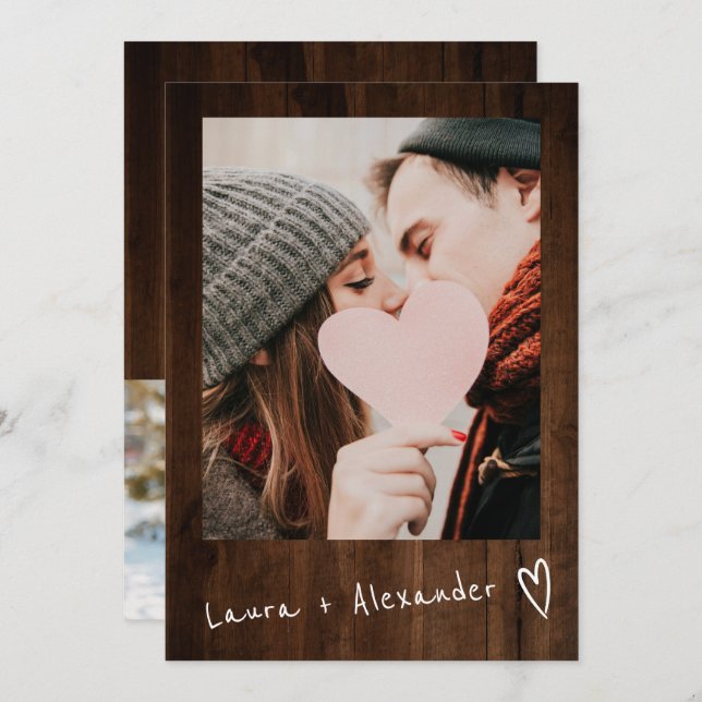 Rustiskt brun träskript Hjärta 2 foton bröllop Inbjudningar (Fram/baksida)