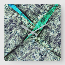 Rustiskt kolsmutsigt oorganiserat lagrar på stenbr fyrkantig klocka