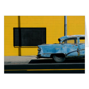 Rusty Blue Car and Gult Wall Hälsningskort