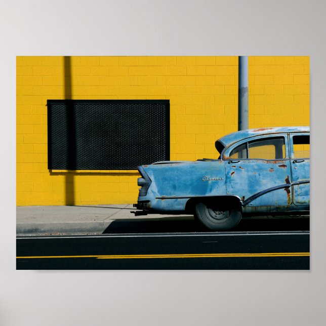 Rusty Blue Car and Gult Wall Poster (Framsidan)