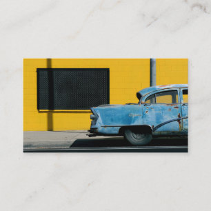 Rusty Blue Car and Gult Wall Visitkort