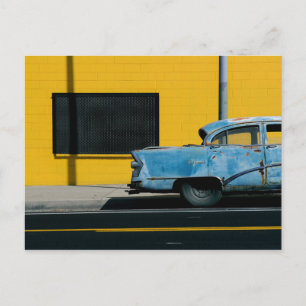 Rusty Blue Car and Gult Wall Vykort