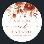 Rusty Burgundy Brown Floral Flower Wedding Runt Klistermärke<br><div class="desc">These are Rusty Burgundy Brown Floral Flower Wedding Party Favor Stickers!</div>