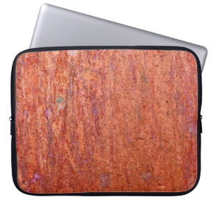 Rusty metall-platta som är fastsatt med korrosions laptop fodral