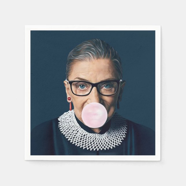 Ruth Bader Ginsburg blåser rosa tuggummibubbla Pappersservett (Framsidan)