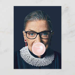 Ruth Bader Ginsburg Blowing Rosa Bubble gumm Vykort