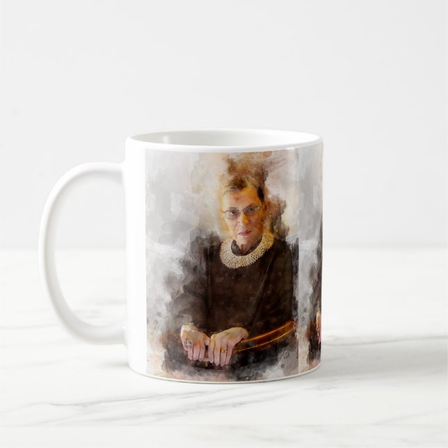 Ruth Bader Ginsburg med domare Robe Porträtt Kaffemugg (Vänster)