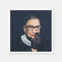 Ruth Bader Ginsburg med handske
