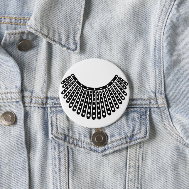 Ruth Bader Ginsburg Notorious RBG Collar Knapp (In Situ)