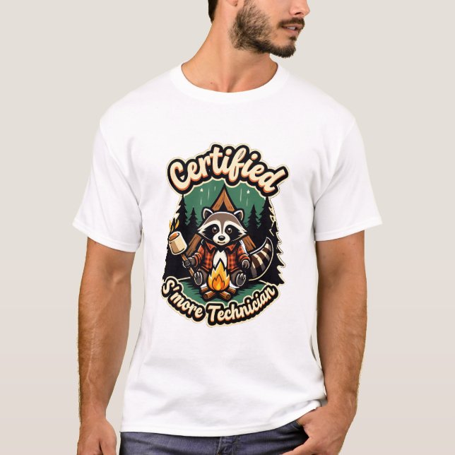 Rutig Tvättbjörn S'more-Expert – Lägervalv T Shirt (Framsida)
