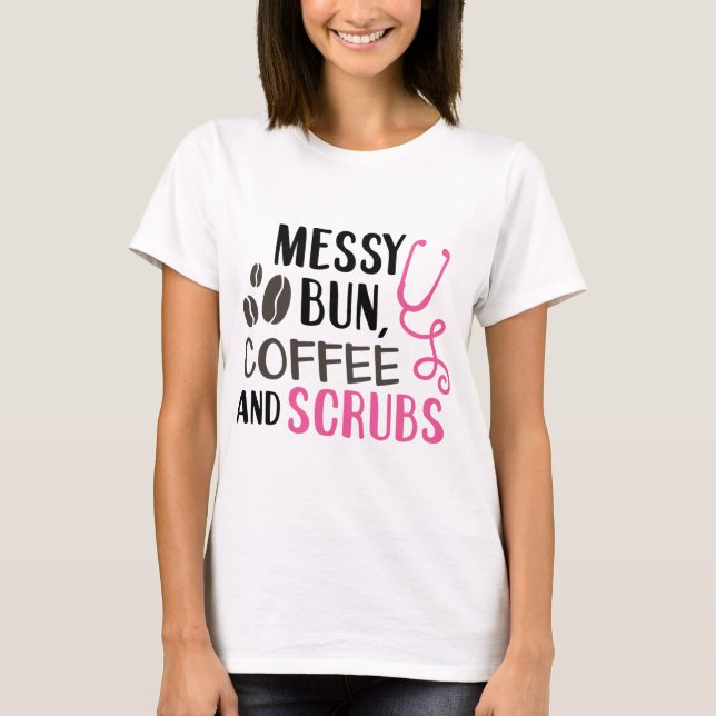 Rutig uppnäst hårknut, kaffe och skrubbar t shirt (Framsida)
