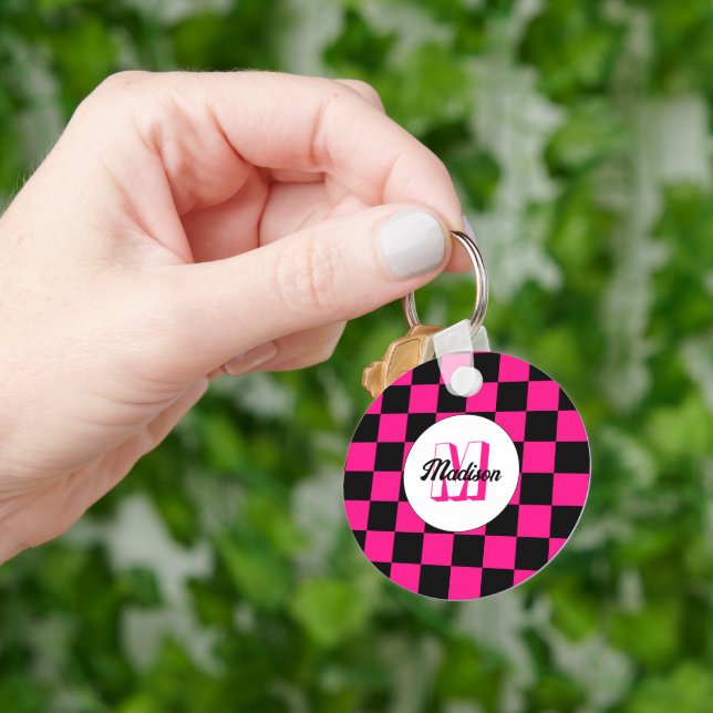 Rutiga rutor het rosa svart retro monogram nyckelring (Hand)
